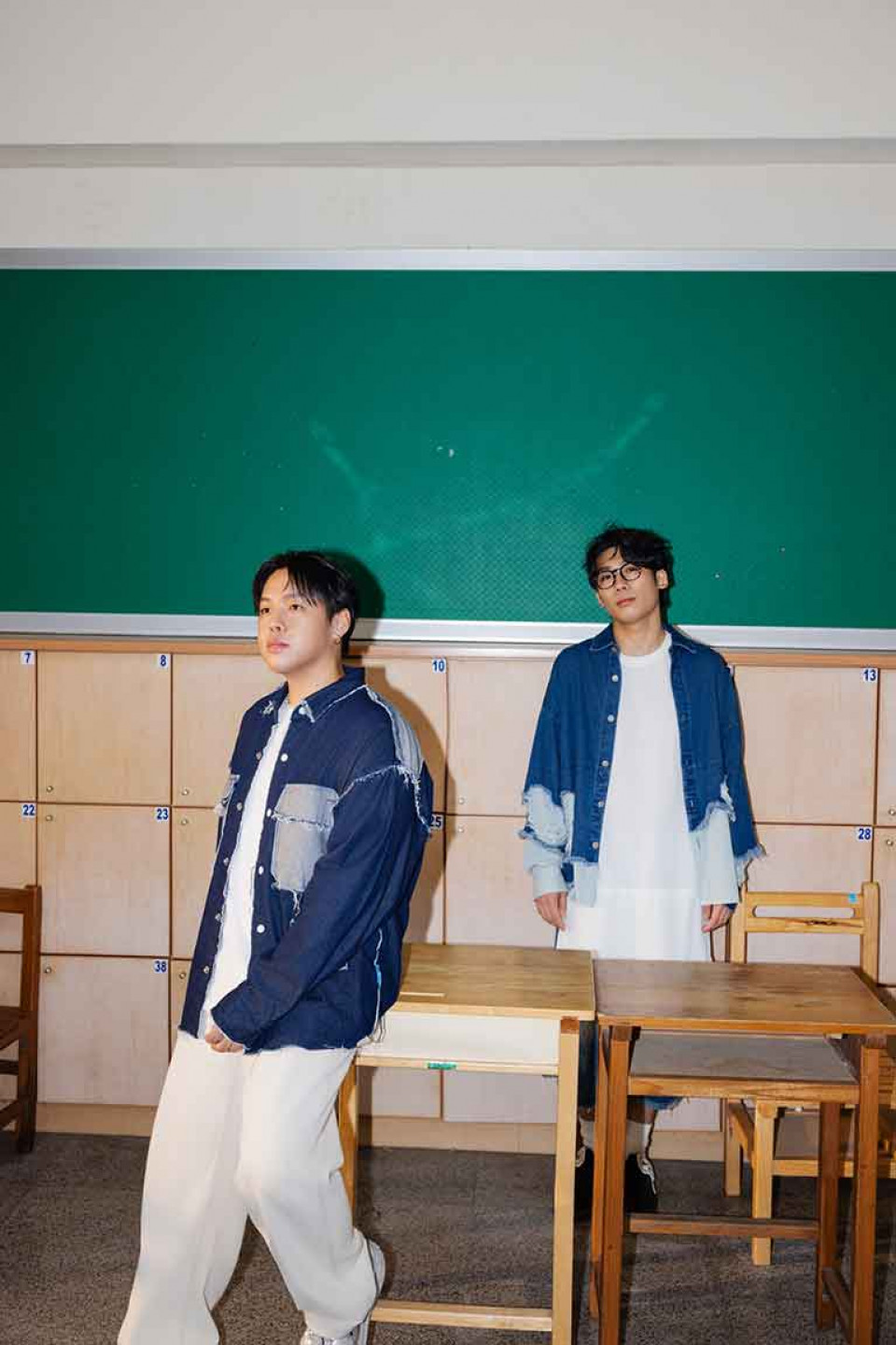 翔煜(右)創作能量豐沛,國外演出回程太早起,靈感爆發10分鐘完成主打歌〈凡勢〉