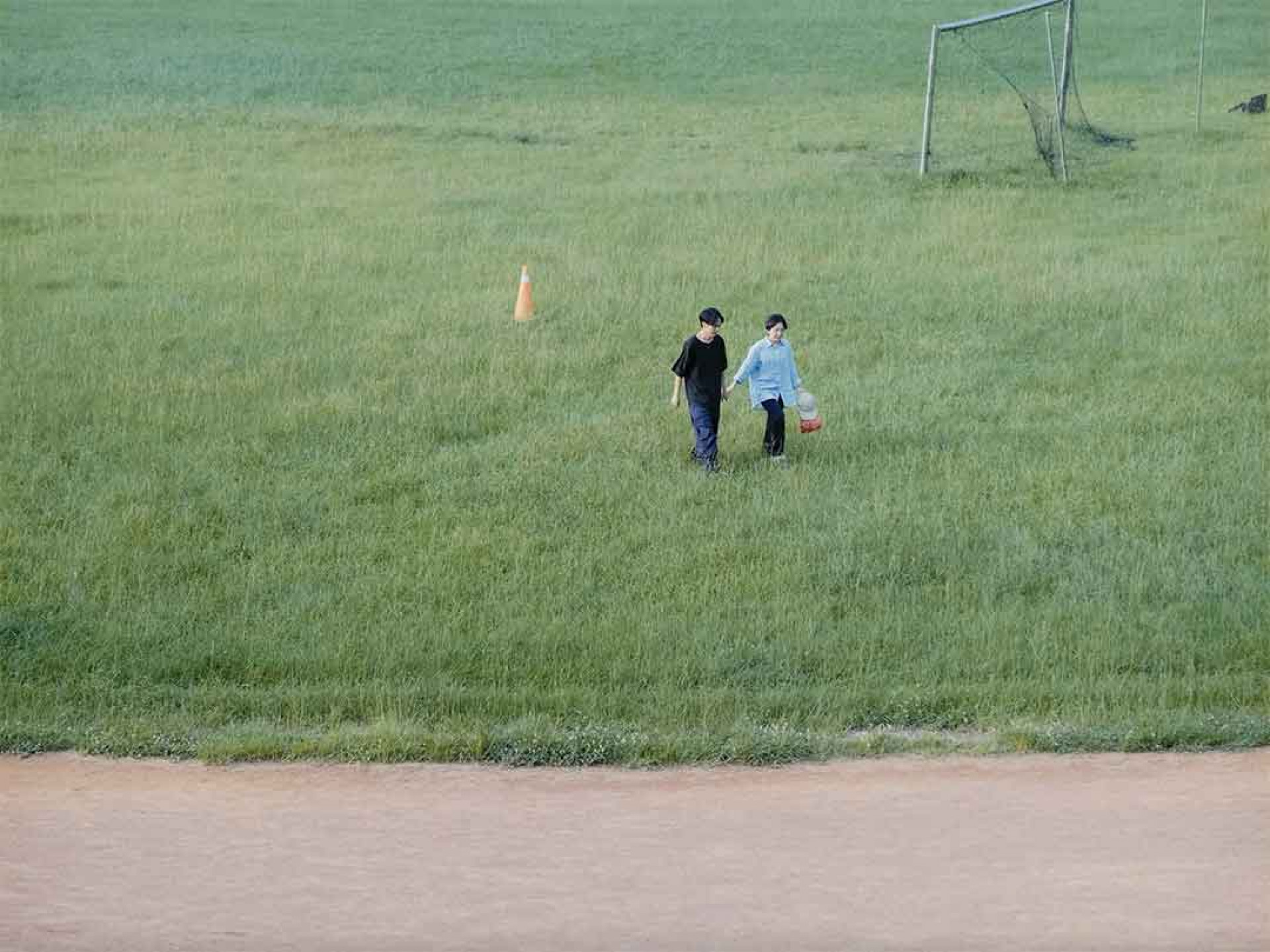 〈Another Star〉寄託了 aDAN薛詒丹對愛情與永恆的想像,關鍵字「純白色」象徵經歷多年後依然保有純粹和信任的愛情關係。