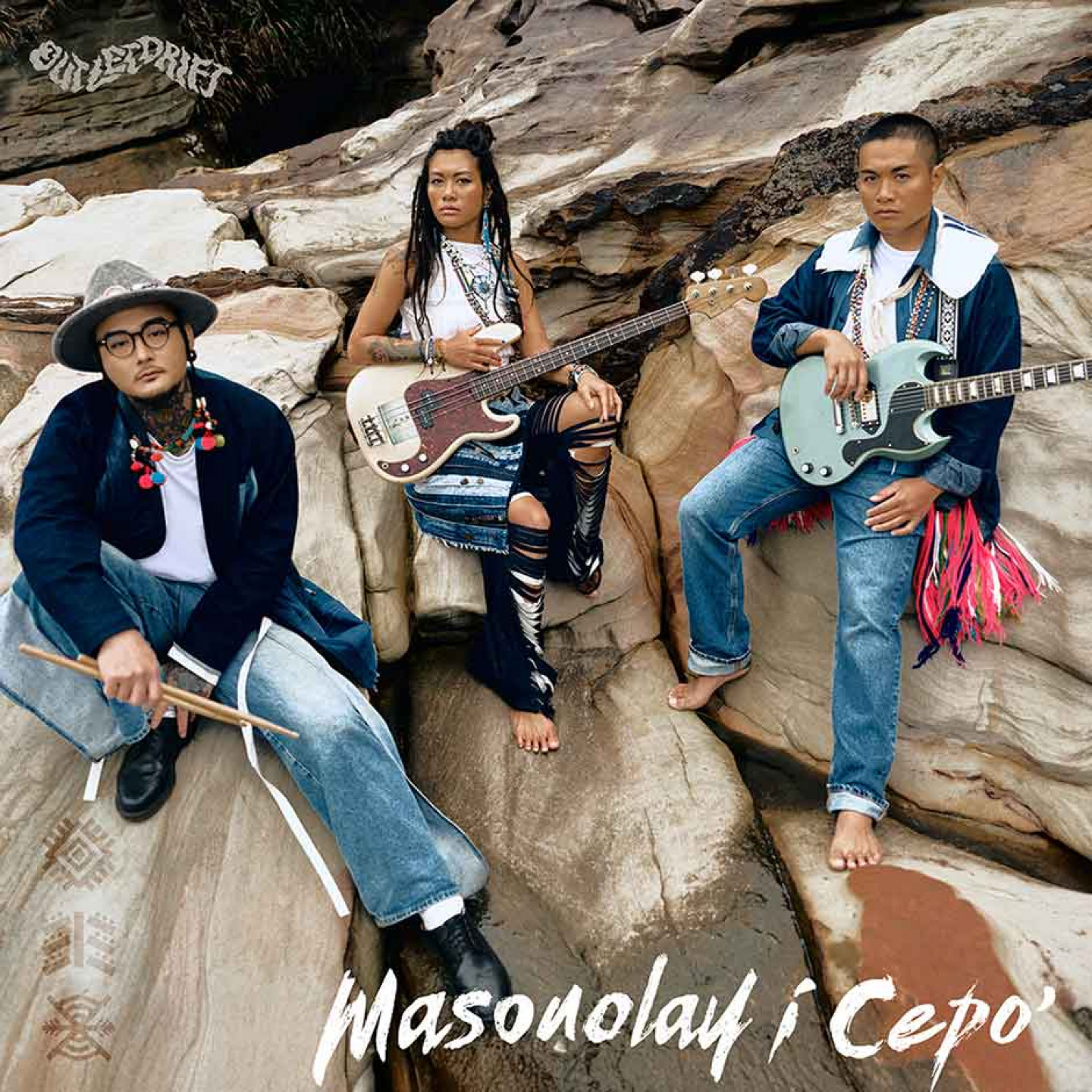 海口味搖滾樂團「漂流出口」暌違五年發行第三張專輯《Masonolay i Cepo_》，為阿美族語中「漂流在出海口」之意，河流與大海相遇的地方，象徵著生命交會之處。 （圖／風潮音樂　提供）