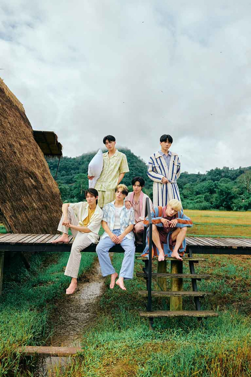 文廷(後排左起)、祖安;煥鈞(前排左起)、哲言、佳辰、子翔