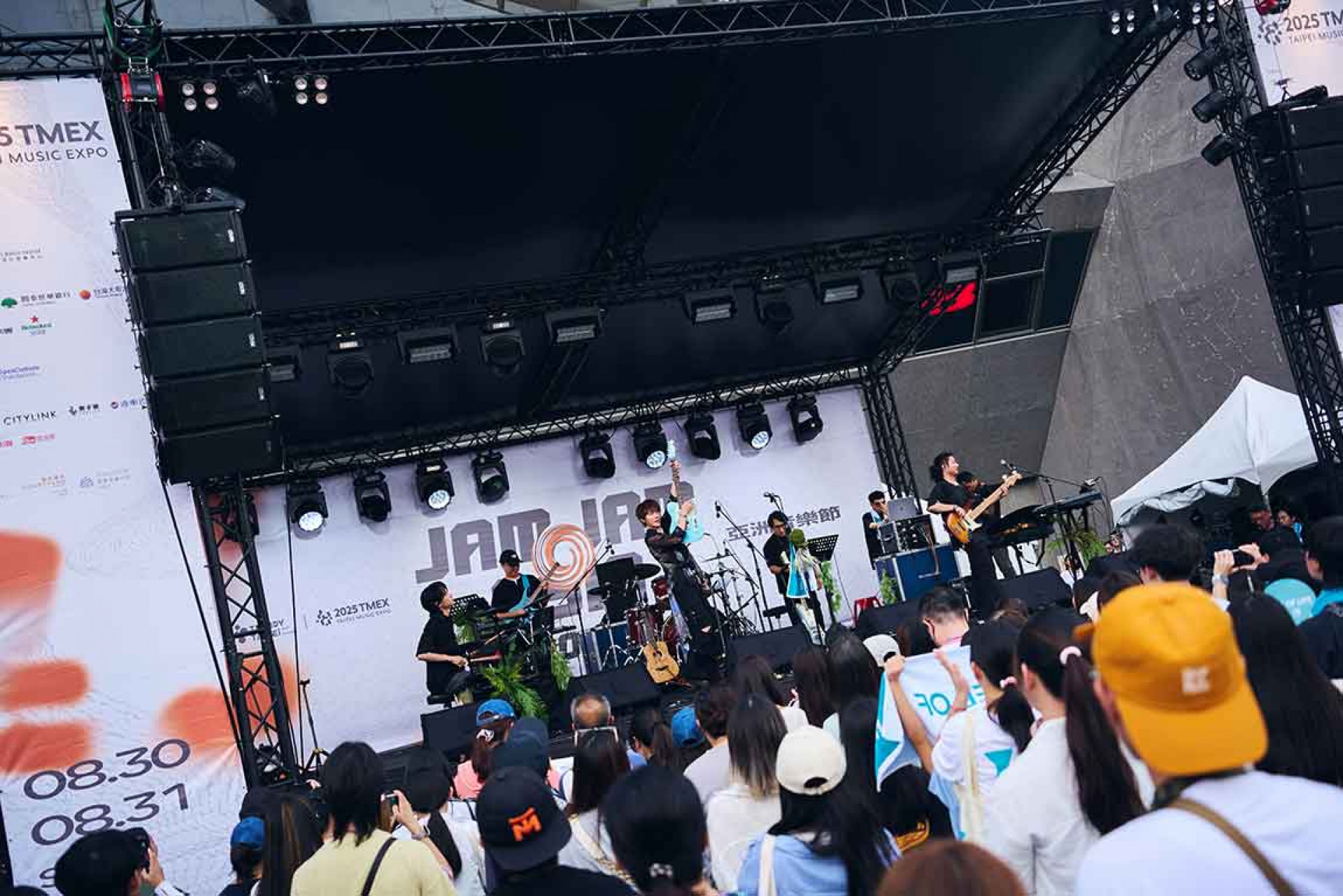 生命樹汗炸 JAM JAM ASIA 攜手好友陳謙文用音樂衝破熱浪