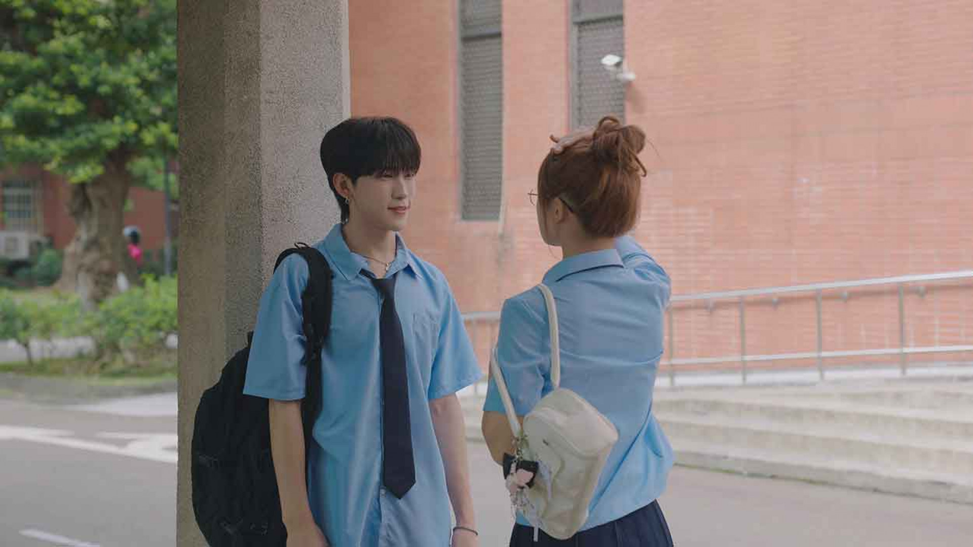 「F.F.O」俊希首度挑戰劇情式MV,飾學生時期的學長開啟認真模式狂讀腳本