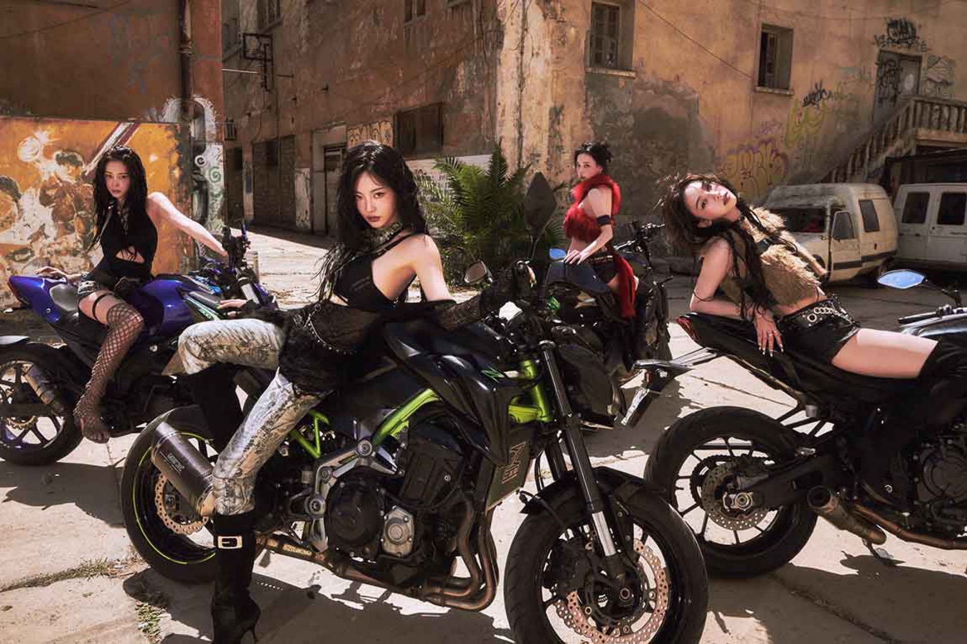 aespa獨特的能量與力量重新定義“Rich Man”,引發新一波旋風熱潮。