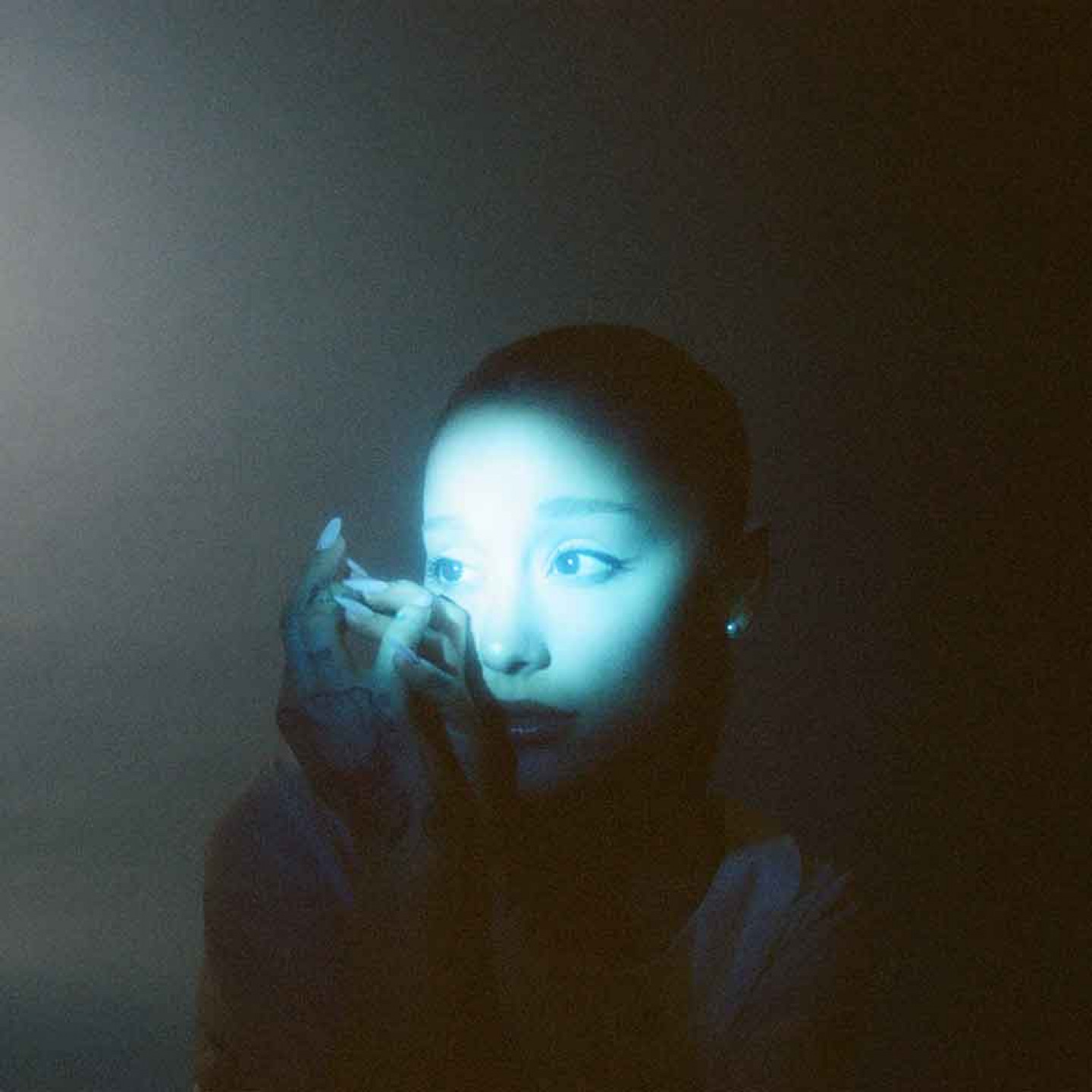 亞莉安娜以微電影〈brighter days ahead〉拿下最大獎「年度最佳音樂錄影帶」等 3 座大獎-環球音樂提供