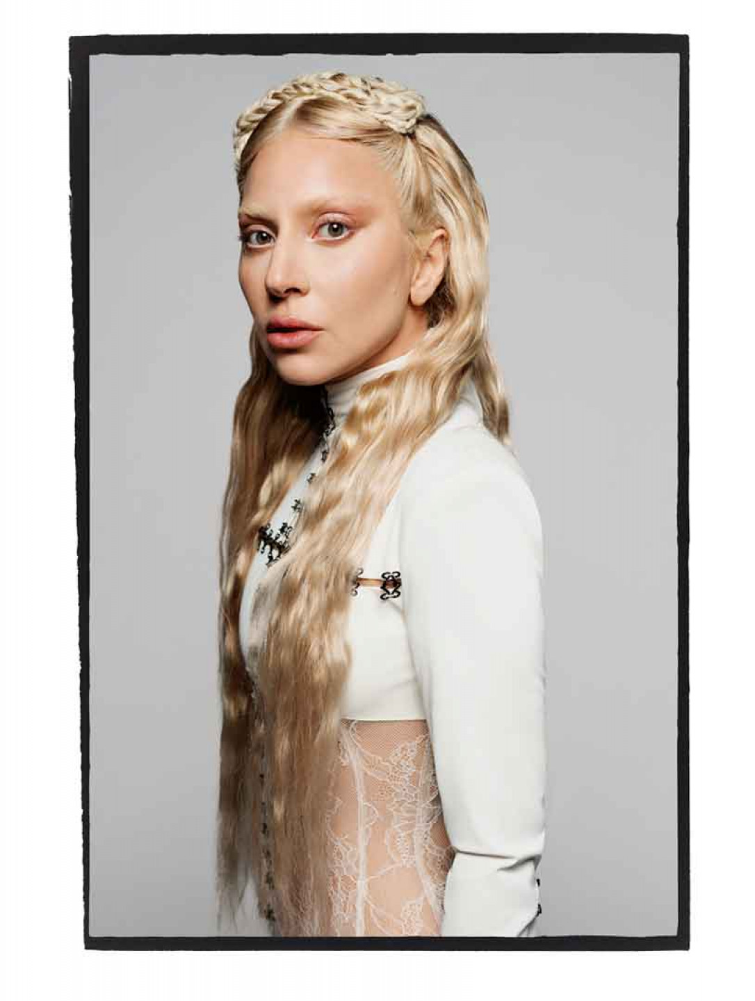 女神卡卡(Lady Gaga)入圍 12 項最後抱回「年度藝人」、「最佳組合音樂錄影帶」 等 4 項大獎-環球音樂提供