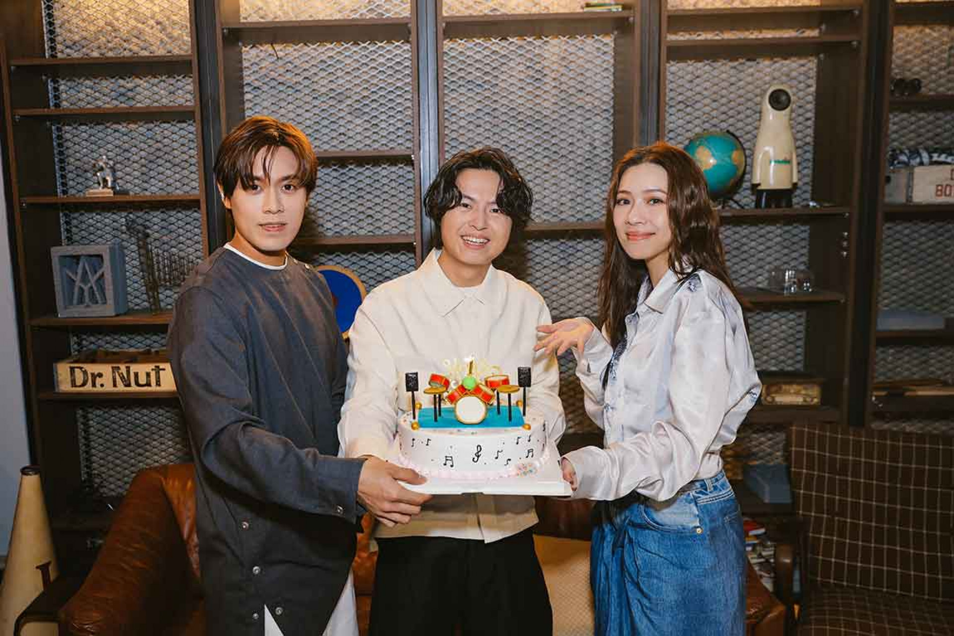 雲安、犬青訂製「爵士鼓蛋糕」 連哲謙幸運物都完美復刻。(相信音樂提供)