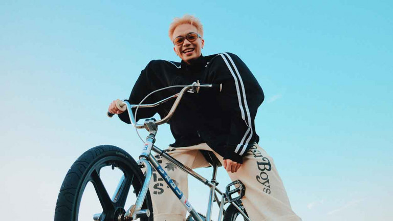 黃號投直球〈Fxxk you〉 反應年輕人速食戀愛的想法 MV藏驚喜身穿浴袍小露身材