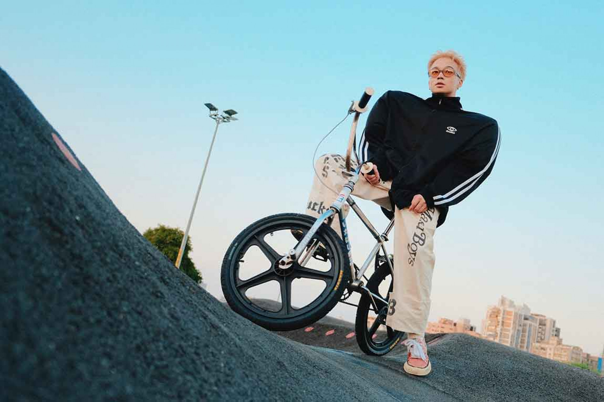 黃號投直球〈Fxxk you〉 反應年輕人速食戀愛的想法