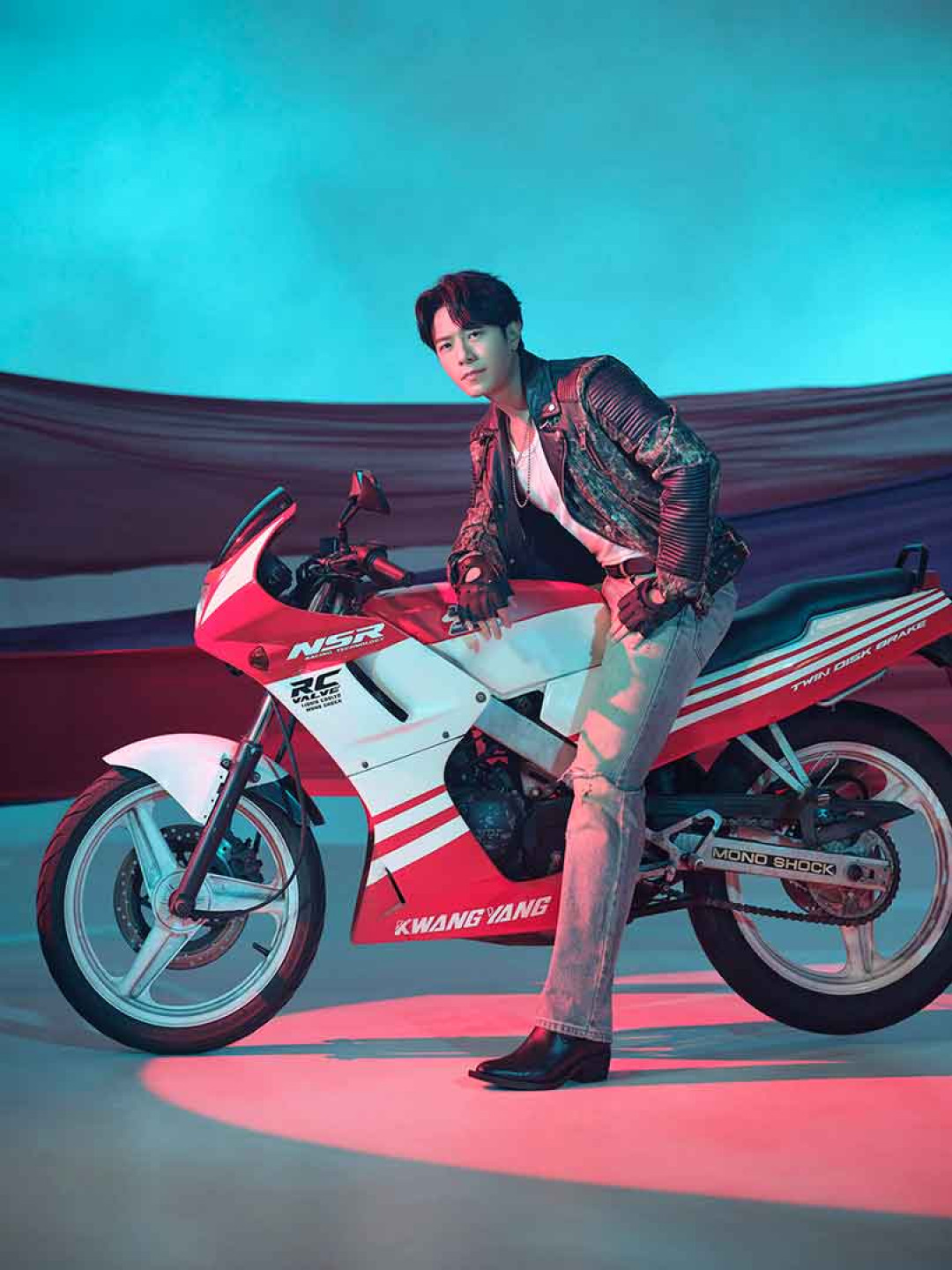 韋禮安親盯復古特效 摩托車水裡來火裡去 網友好奇是否親自上陣