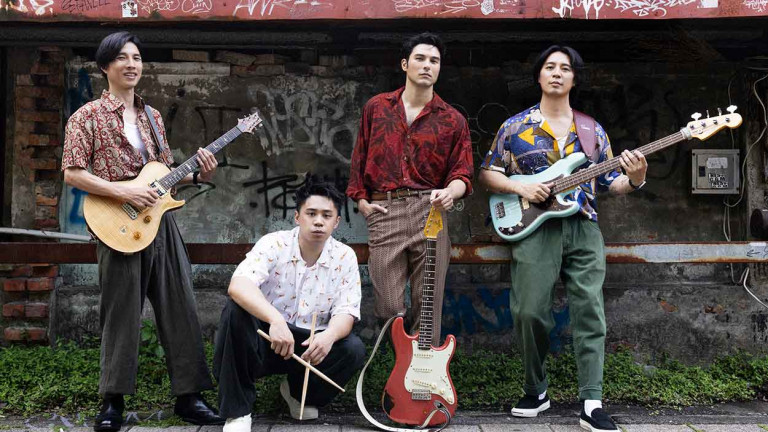 鳳小岳首次寫歌獻給英國父親〈沈默在流浪的路上〉攜手樂團壓克力柿子一窺個人成長私密記憶