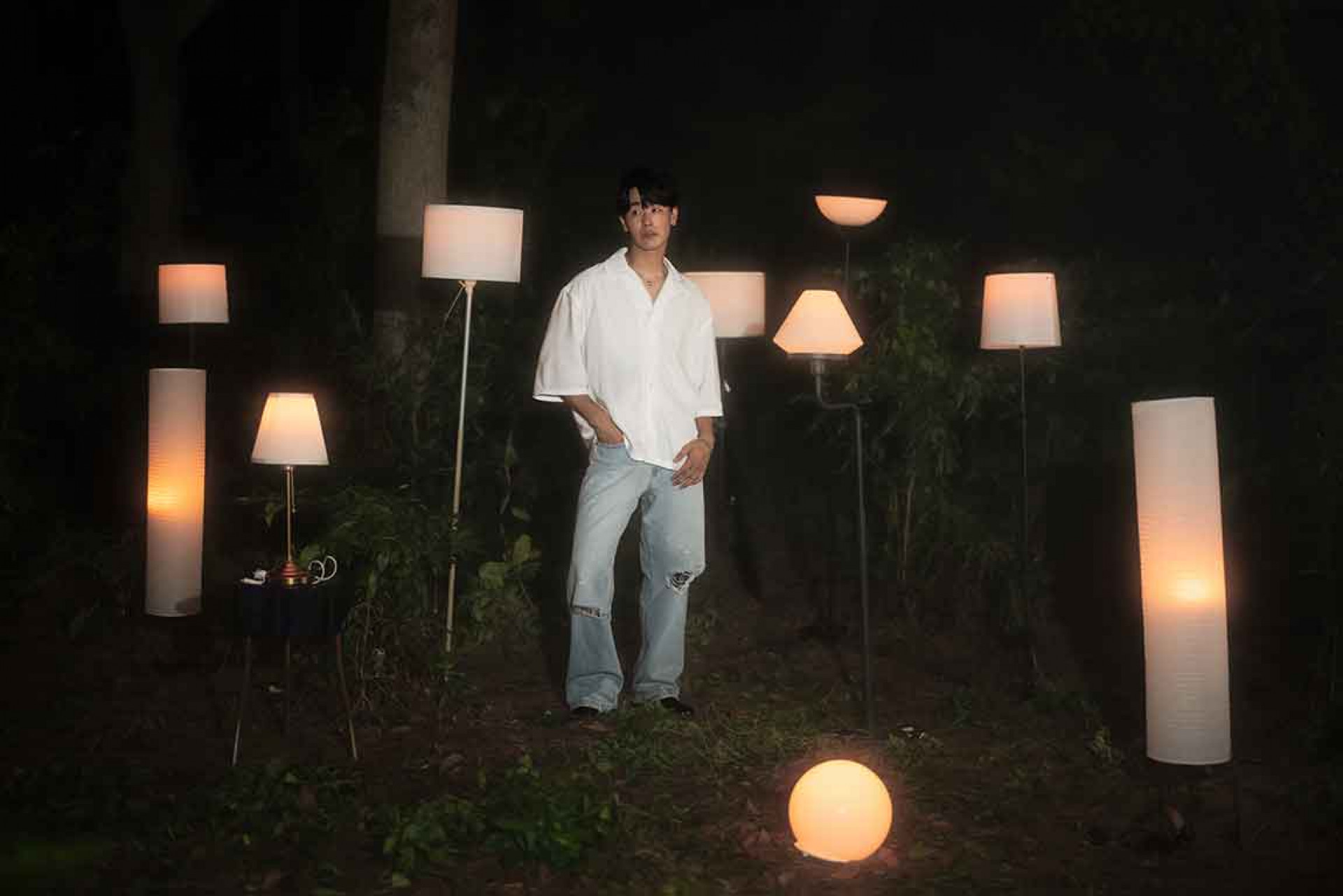 《你有滿意嗎》結合了極簡的編曲與近乎耳語的歌聲,坦然面對一段感情的結束