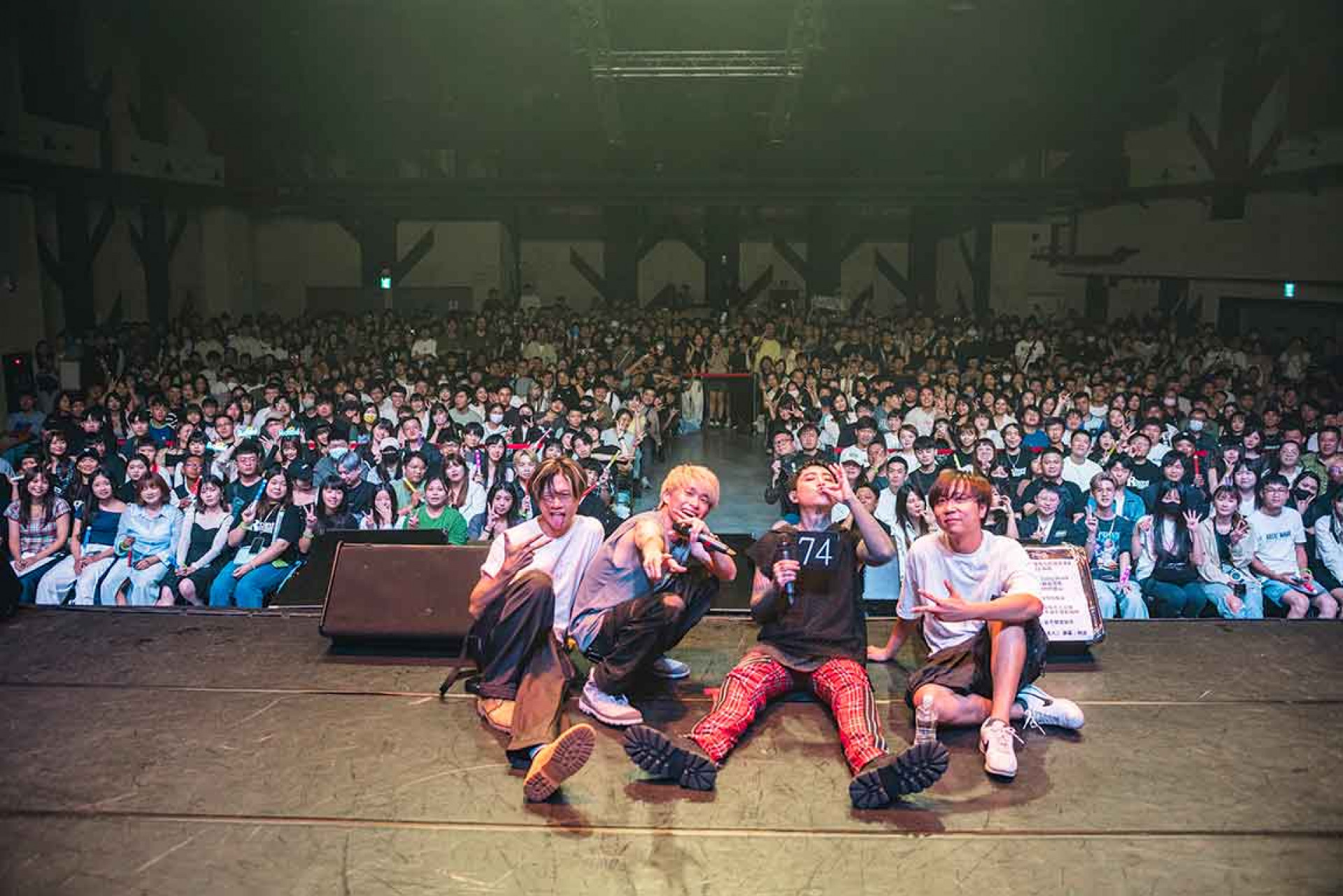 八青哥擔任謝和弦演唱會嘉賓