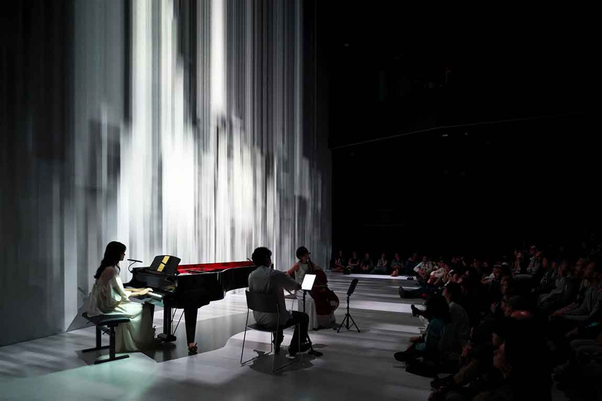 數位藝術團隊「叁式 ULTRACOMBOS」與自然系當代室內樂團Cicada合作,共同製作音像作品《DRIFT IN TIME》。