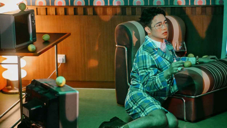 那那大師發行個人單曲〈廁所沒紙〉！出自個人慘痛經驗 幽默戲謔輕哼：「我是什麼很賤的人嗎？」