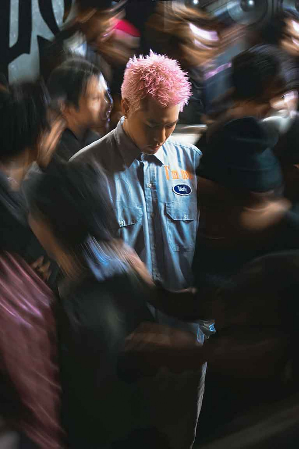 MV遠赴泰國拍攝 100個鐵網、200公分高巨型舞台、動員300多人