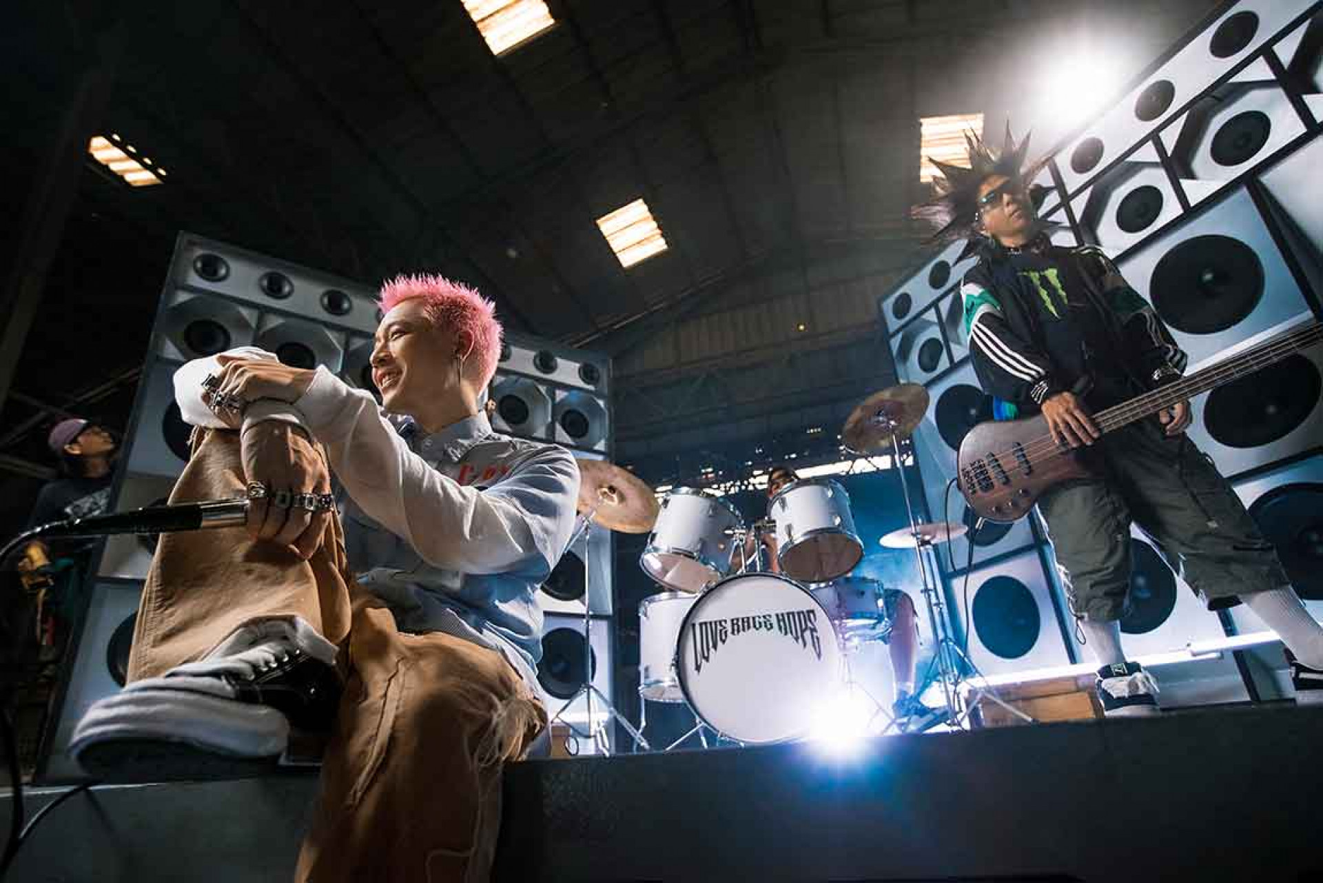 金屬搖滾主打—〈FLAMES〉爽度爆表的吼腔 MV超燃上線!