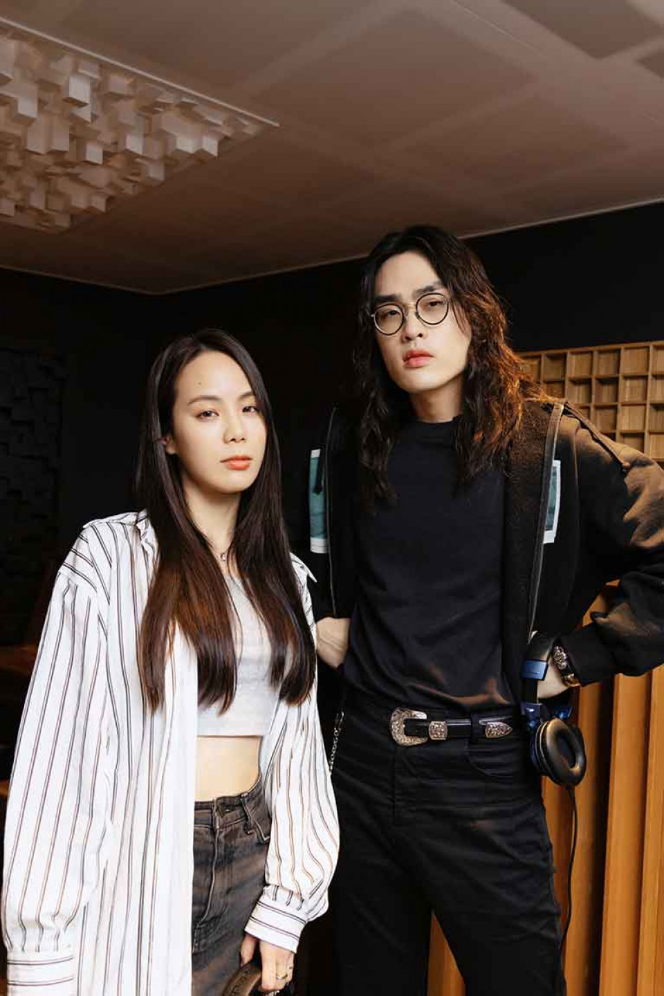 單曲〈差一點的我們〉找來鶴 The Crane 對唱,描繪多年愛侶最終協議分開的故事,兩股醇厚聲線交織出遺憾情感。