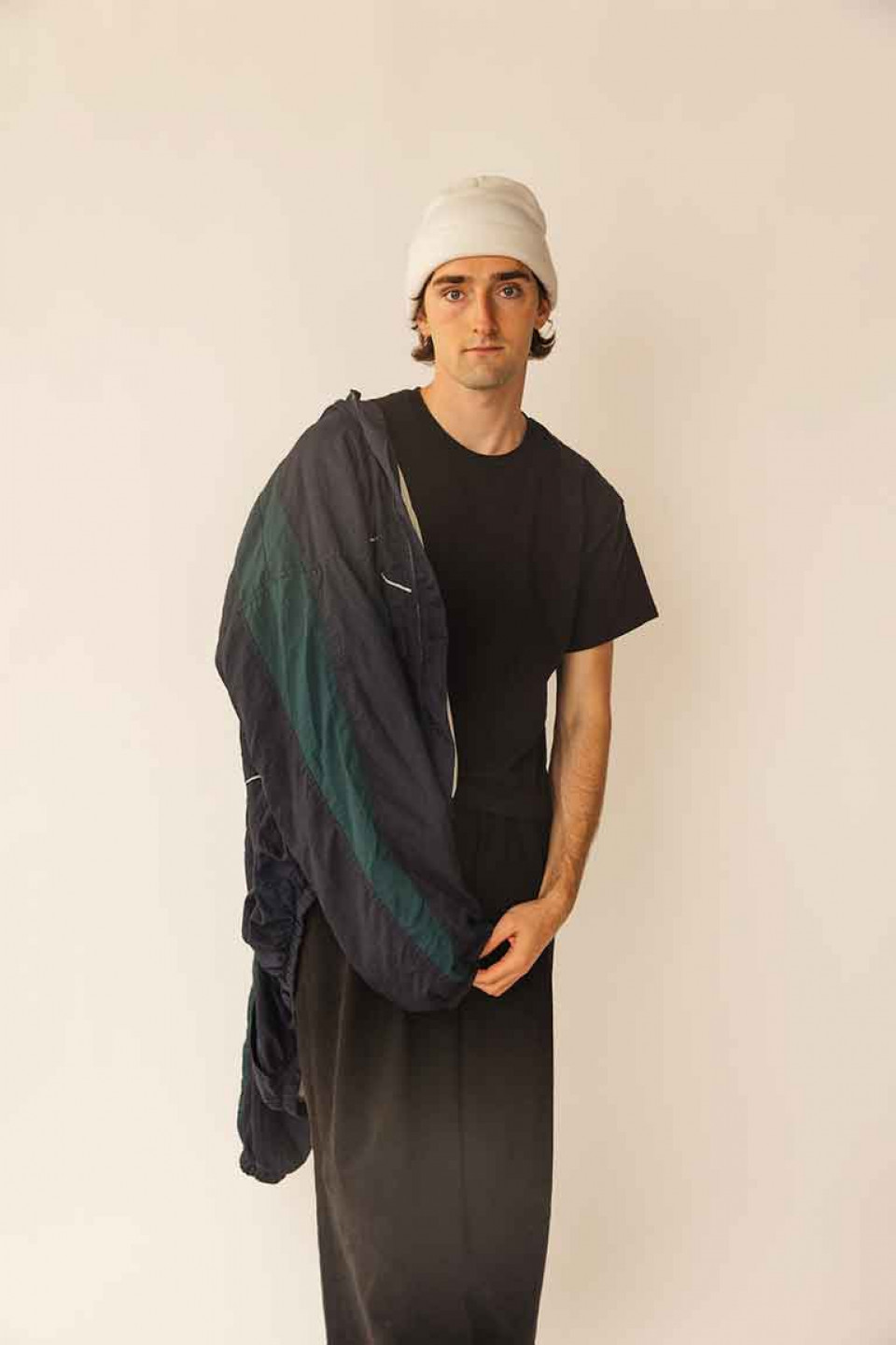 年僅 24 歲的 Hayd,以一首〈Head in the Clouds〉意外在網路上掀起浪潮,引發年輕世代的共鳴