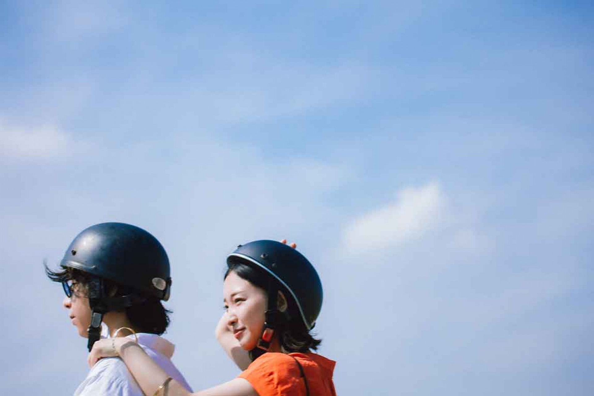 一邊追尋祖父的足跡,一邊在當地感受那些風景與情感