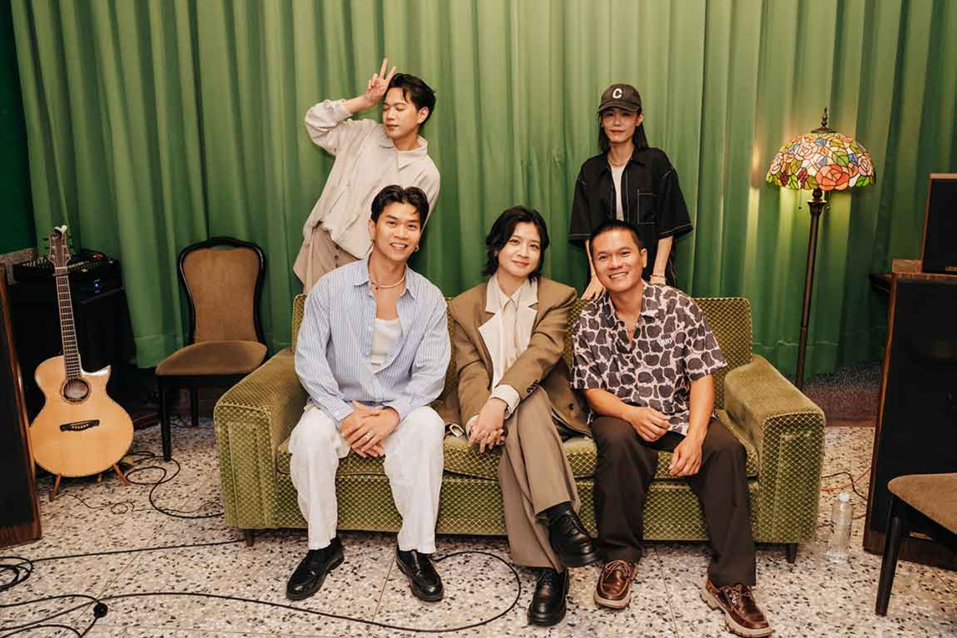(前排左至右)雷擎、黃宇寒、Suming舒米恩(後排)主持人楊士弘、製作人李思嘉