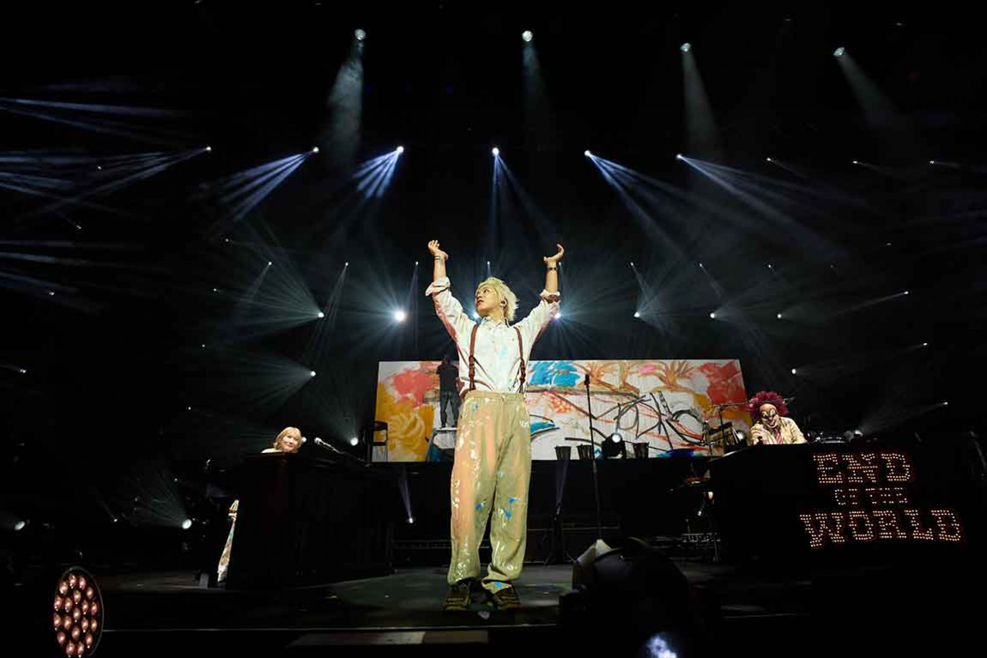 現場演出一大重點是live painting(現場作畫)