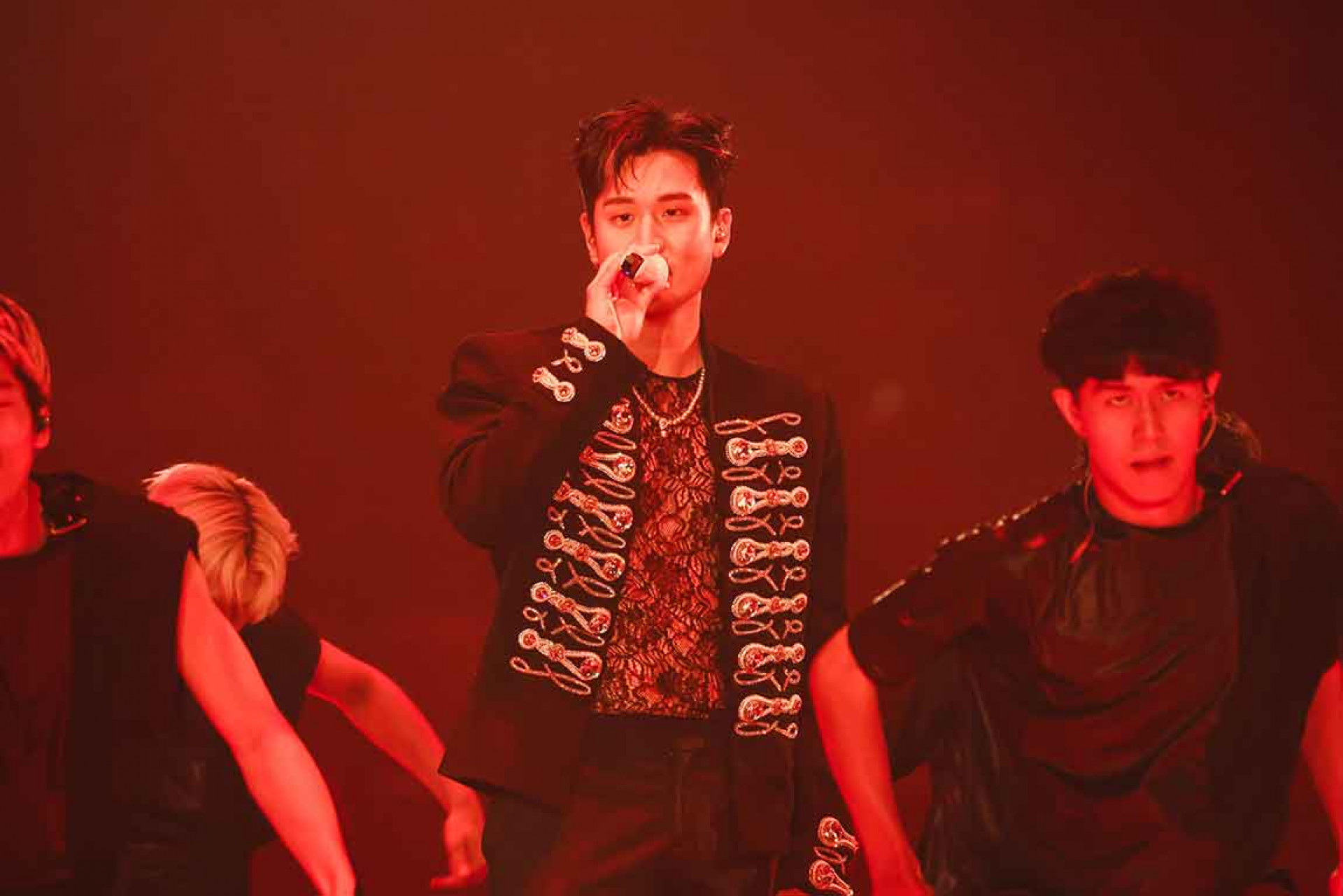 軍裝開場秒脫驚現蕾絲鏤空!