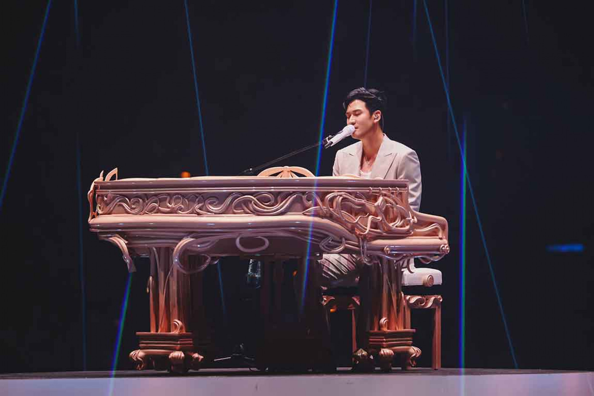 暖捐花蓮救災 周興哲攻蛋文武雙全