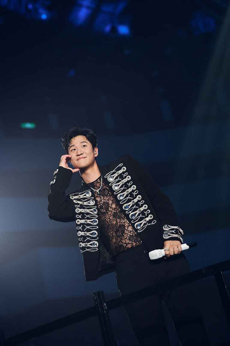 周興哲繞蛋比心 無比愛心噴小興星