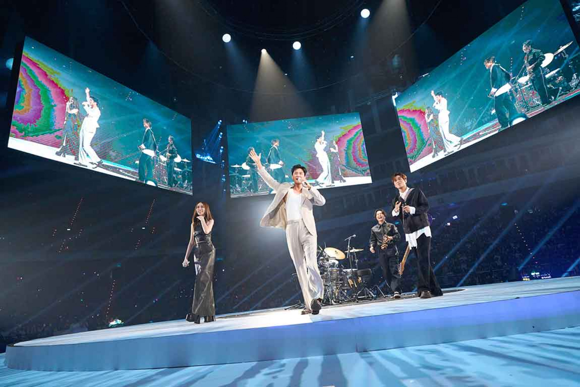 小興星見證歷史 告五人首合體就唱〈以後別做朋友〉 嗨喊:「怎麼了?」