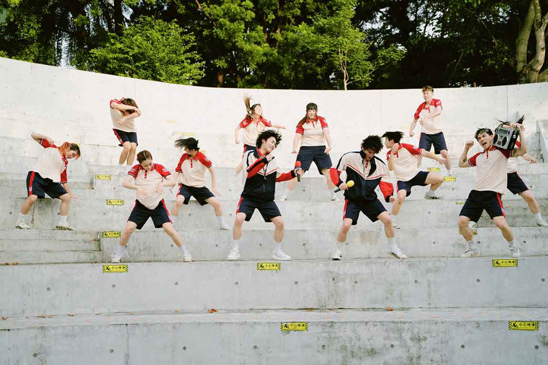 展榮展瑞拍MV邀董仔再出手:不可能!請乖乖照行情算(禾森娛樂提供)