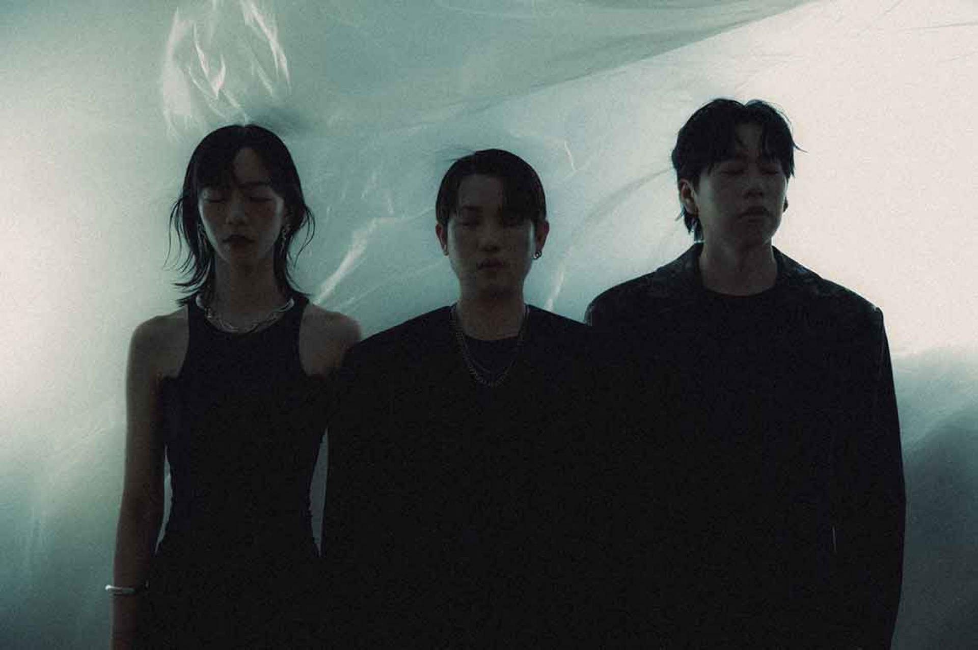 攜手新銳導演半獸打造強烈視覺影像〈暴風〉MV透過監視視角實驗敘事