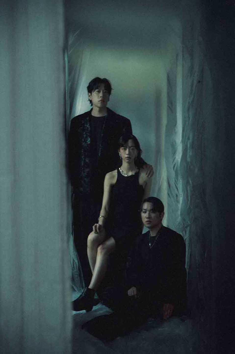 莉莉周她說的另類搖滾態度,直衝感官腦門的電氣旋律,宛如召喚一場暴風來襲