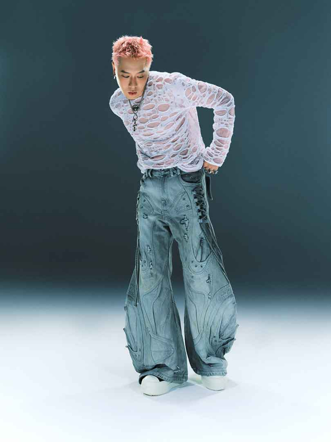 周湯豪首張全搖滾概念專輯《LOVE RAGE HOPE》數位血淚發行!