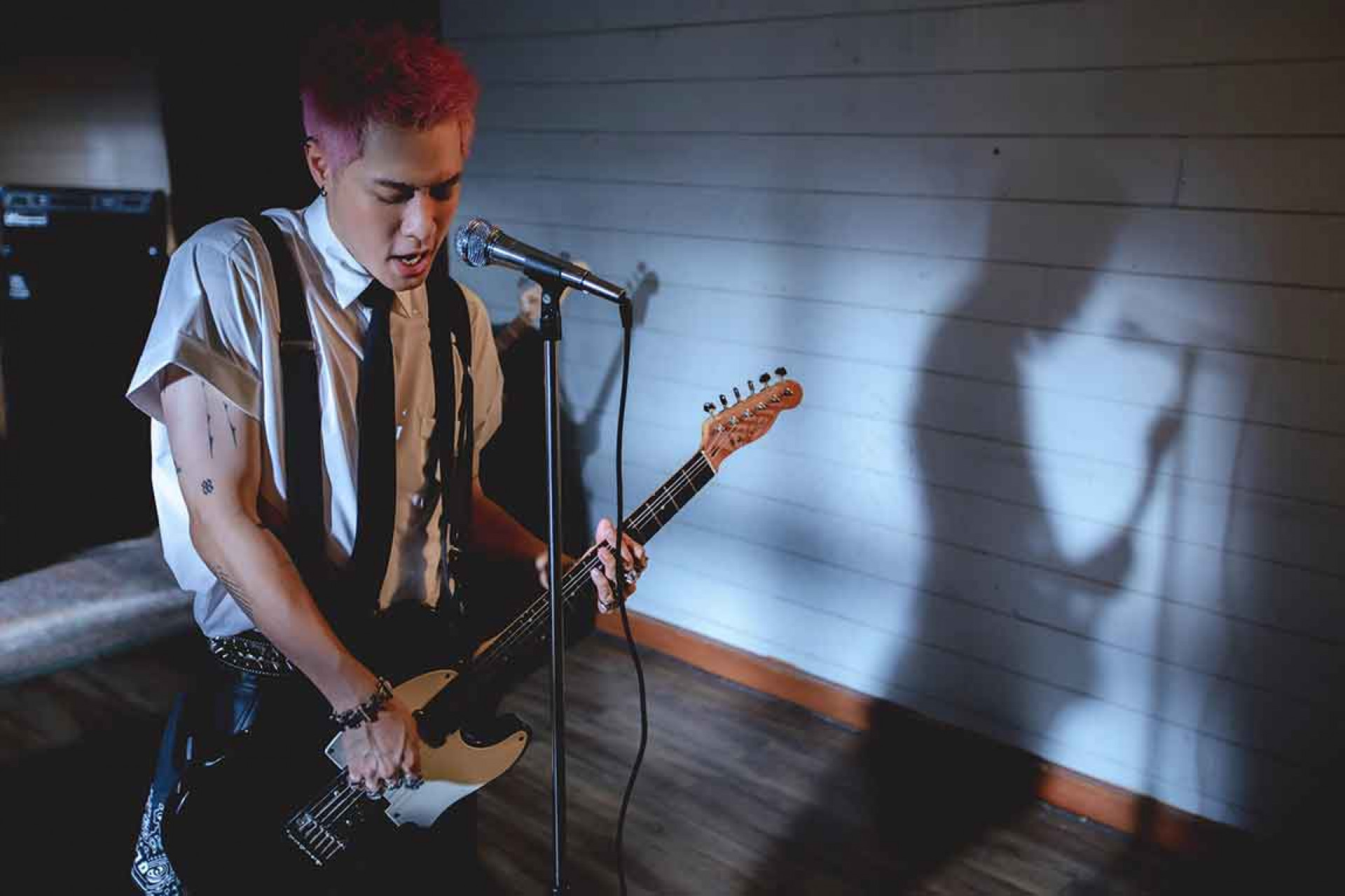 〈SO SICK〉MV承載著很多人的故事 陪伴系歌曲獻給勇敢的你