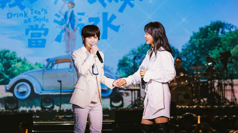 小魏魏嘉瑩演唱會滿場歌迷整齊尖叫 嘉賓丁噹笑稱：「小魏的歌迷真的很棒，讓我有點心生嫉妒。」