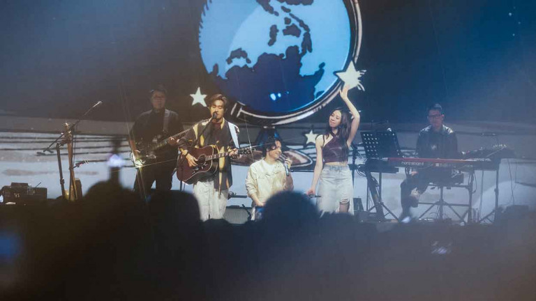 告五人上海開唱 台下歌迷太熱情雲安笑問「是E人聚會嗎」犬青化身幼稚園老師