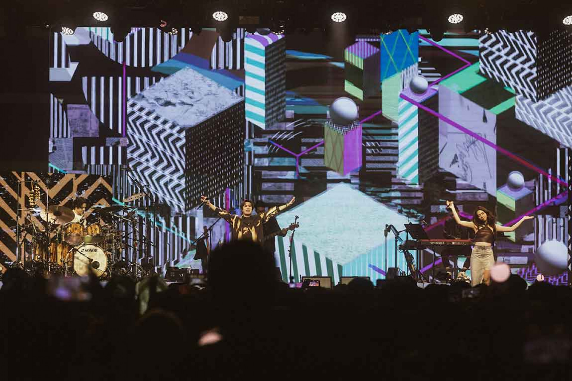 告五人近期帶著全新專輯《我們就像那些要命的傻瓜》回歸Live-house世界巡演，一首首經典夯曲讓演出現場秒變大型KTV。（相信音樂提供）