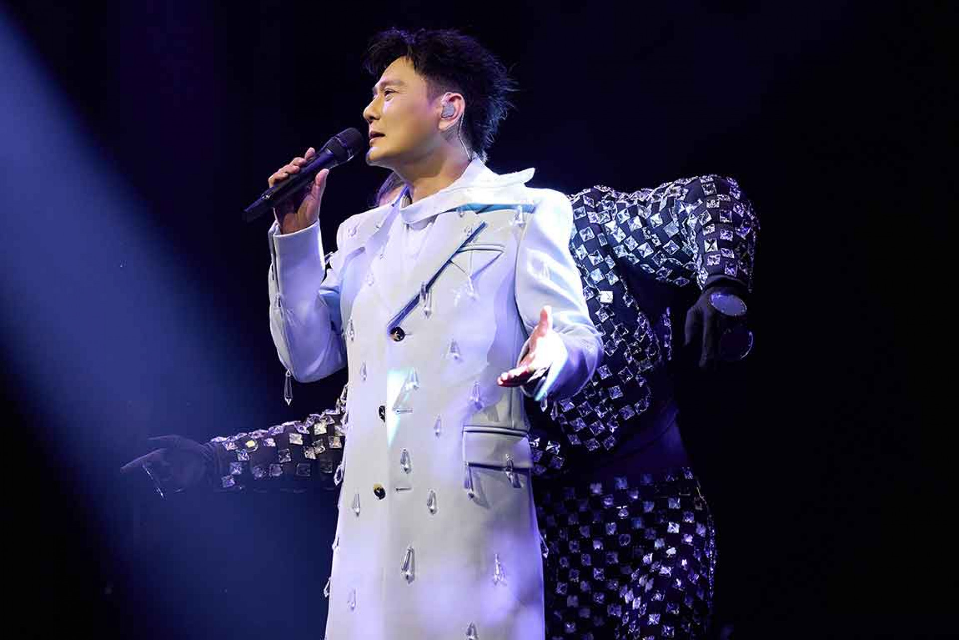 舉辦《未來式Our Story》世界巡迴演唱會紐約站