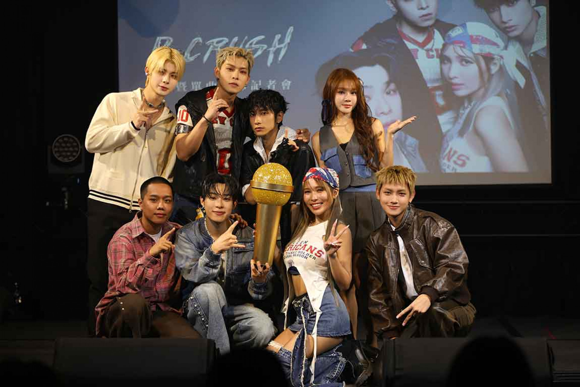 (從左上至右下)ARKis東翰、洪暐、彥、Dolly、小歐、宰宰、蝶香、ARKis李定--(踢帕娛樂-提供)