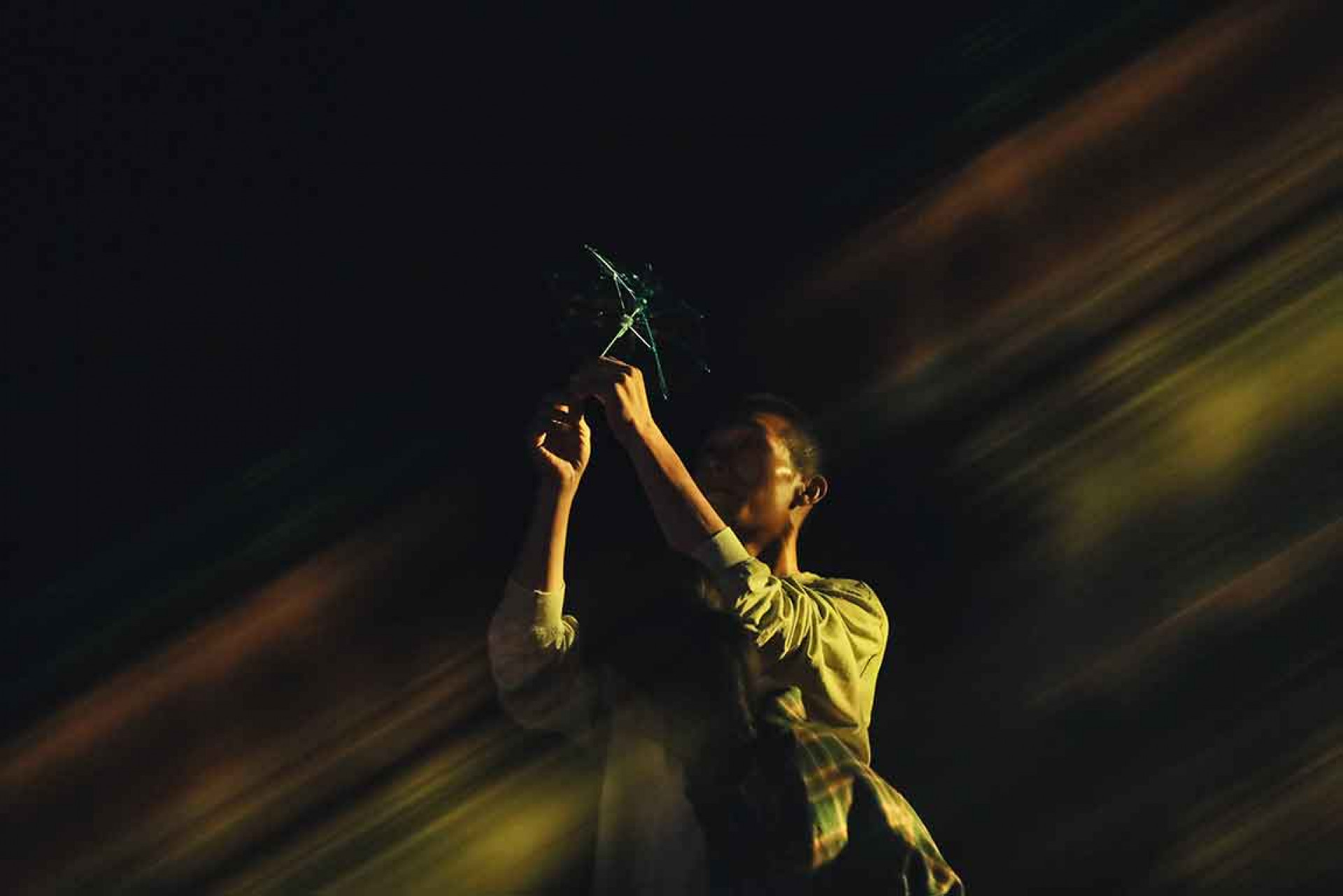 MV畫面在現實與回憶間切換