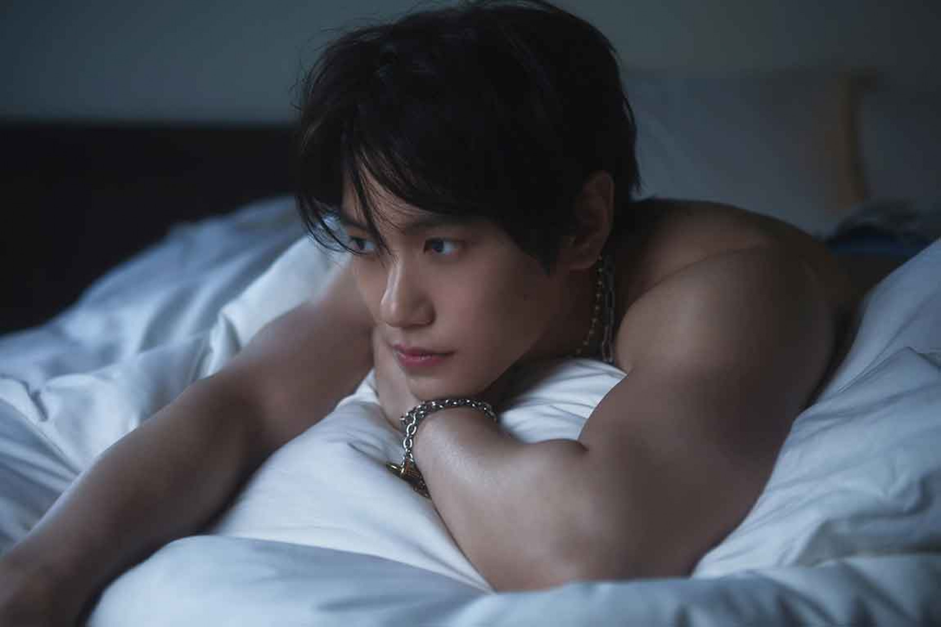 邱宇辰出道20週年〈Cinder-Kiss〉單曲寫真搶先看-大肌肌全都露-(百鴻揚娛樂提供)