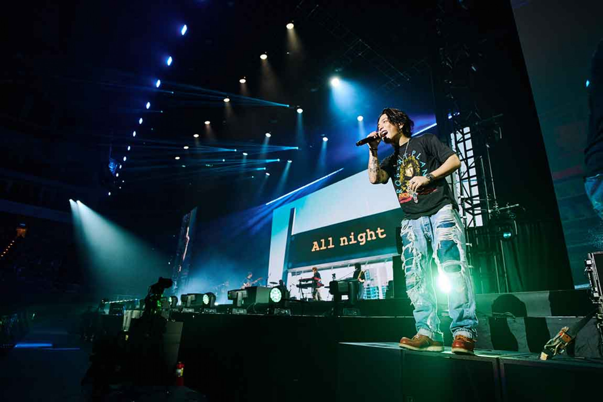 演出時還時不時爆出一句「最喜歡台北的大家了!」大方示愛,數度引發歡呼