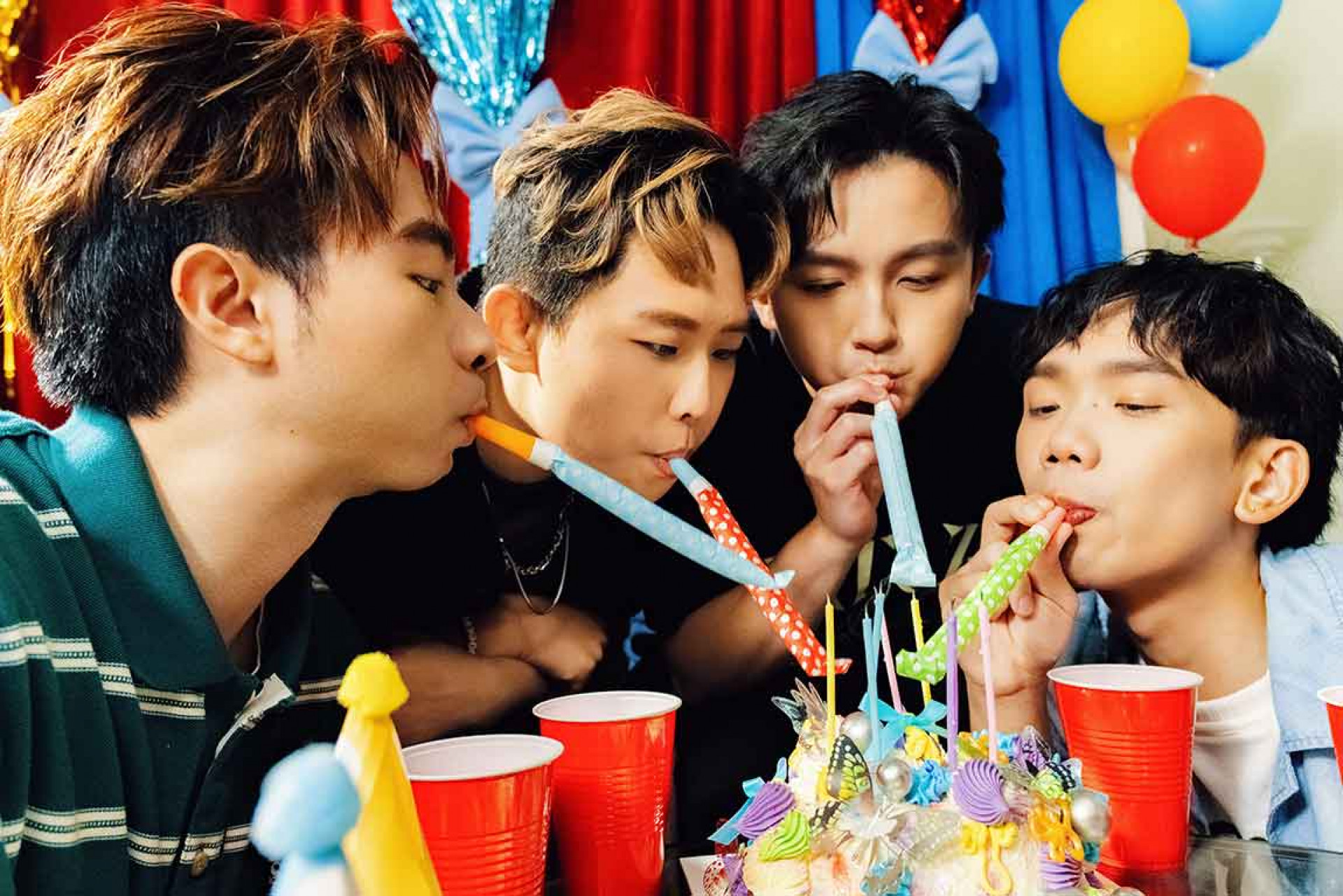 團員們祭出音樂驚喜大禮〈祝你生日快樂〉來歡度成軍快樂,新歌14日零點在各大數位音樂平台全面上線!