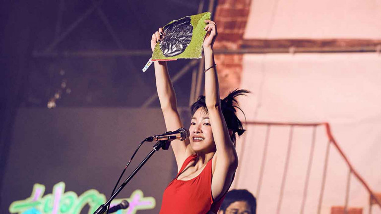 2025「秋OUT音樂節」郭采潔以 Mola Oddity 樂團主唱身份登場 開心大喊：「我回家了！」