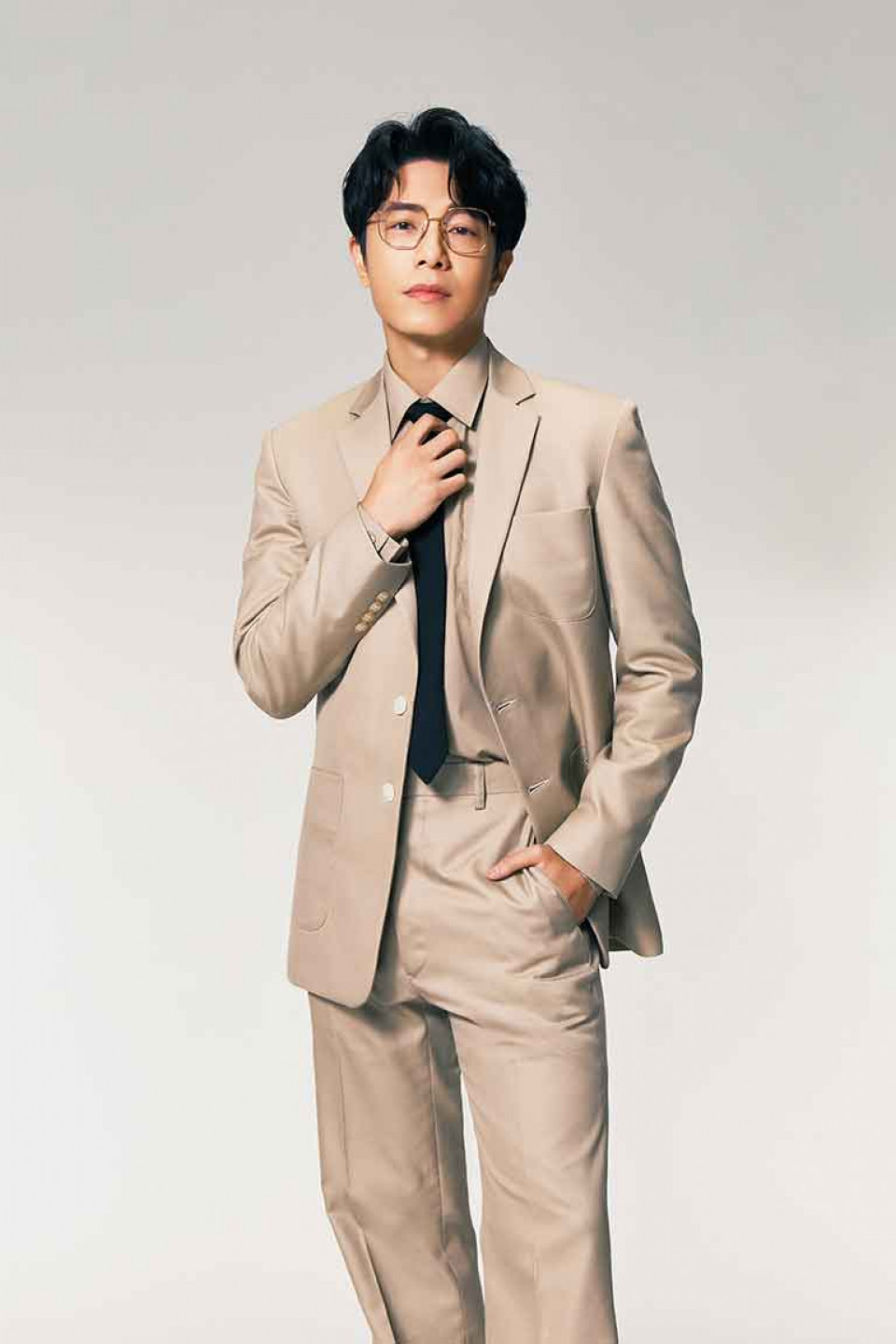 韋禮安化身80年代「大眾情歌王子」 演唱抒情金曲〈不變〉衝冠軍