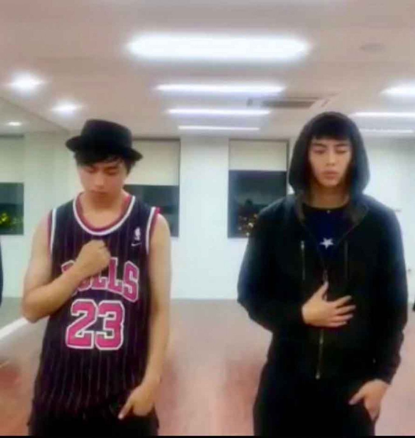 練習生失敗教我的事:蕭子墨(右)用韓文箴言打造治癒神曲〈開始的地方〉