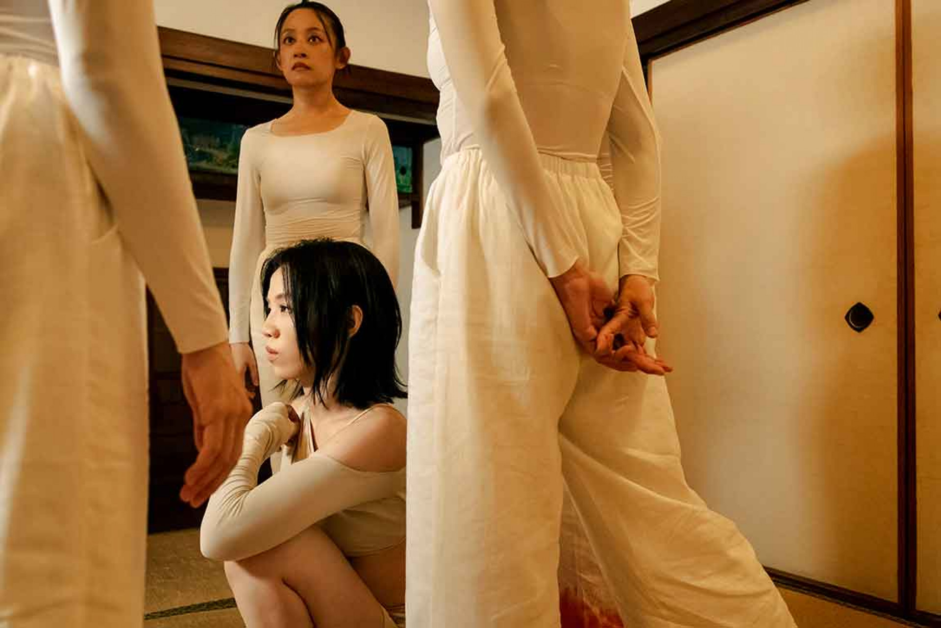 錄音過程中，她感受到自己的緊縮和抗拒，卻依舊堅持投入全部自己。