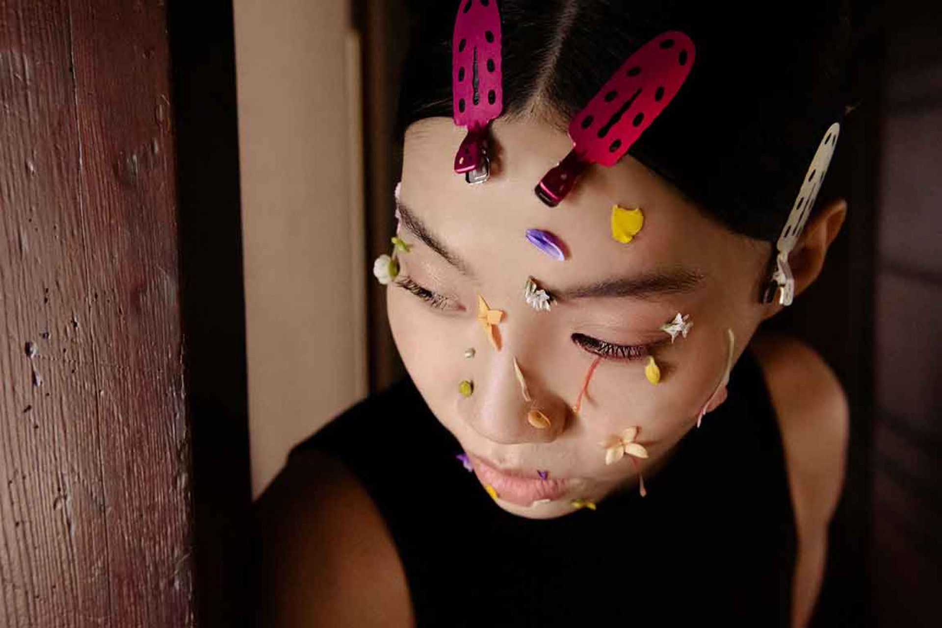 收到單曲的時候,佩瑜直覺想到生產,身體的收縮和開指的陣痛,感受一次比一次更劇烈。