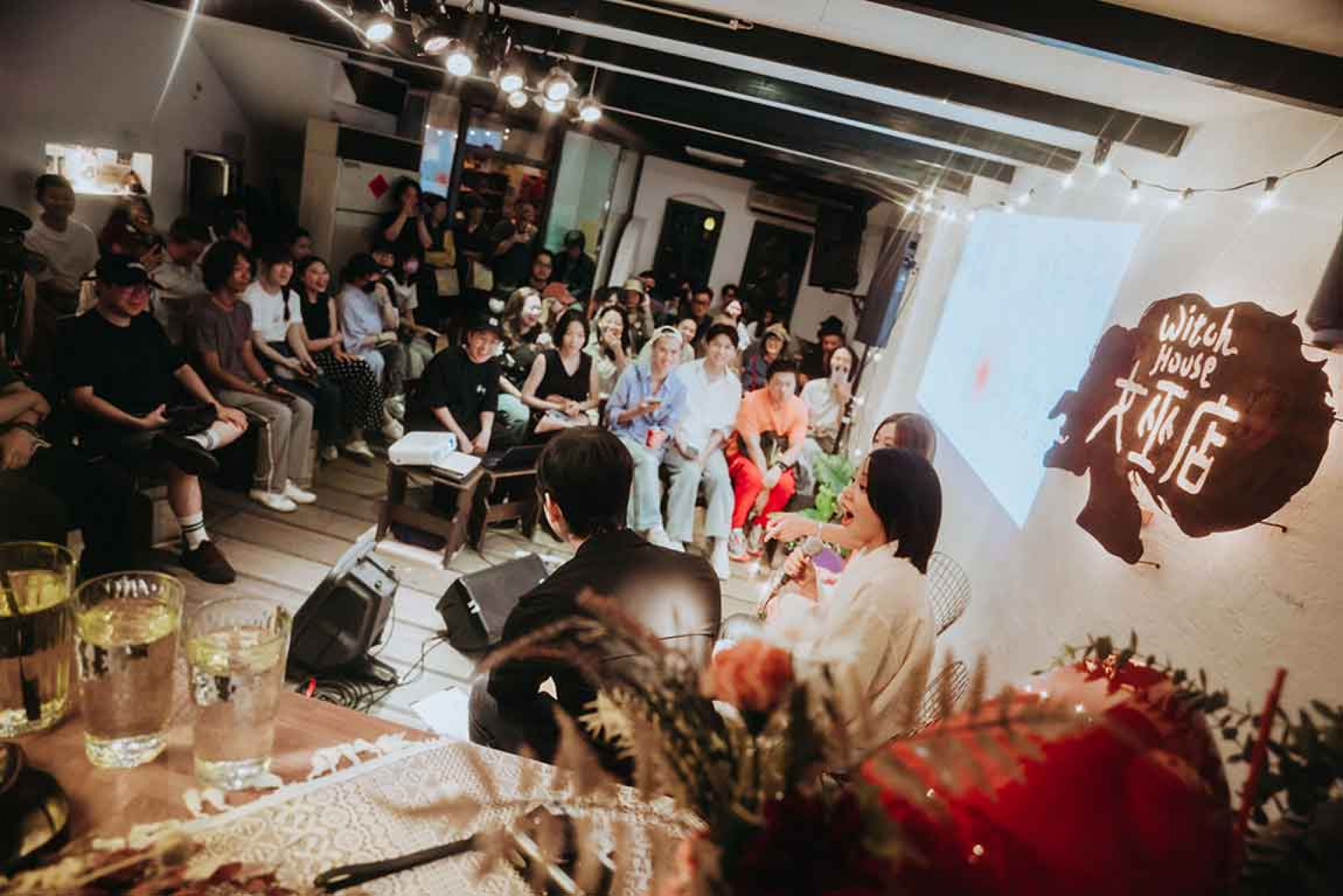 洪佩瑜推薦著:「理解歌詞意境也好,在你疲憊需要的時候也好,你的身體透過這些聲音感受到什麼。」