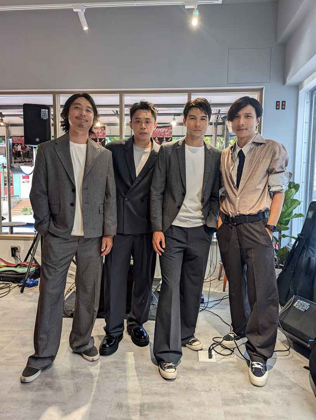 鳳小岳與壓克力柿子15日舉辦媒體餐敘(由左到右順序:Bass雞屁、鼓手李軒、主唱鳳小岳、吉他手阿達)